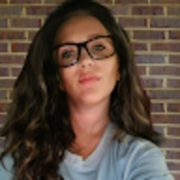 Meet your Posher, Laura - Picture 1 of 1